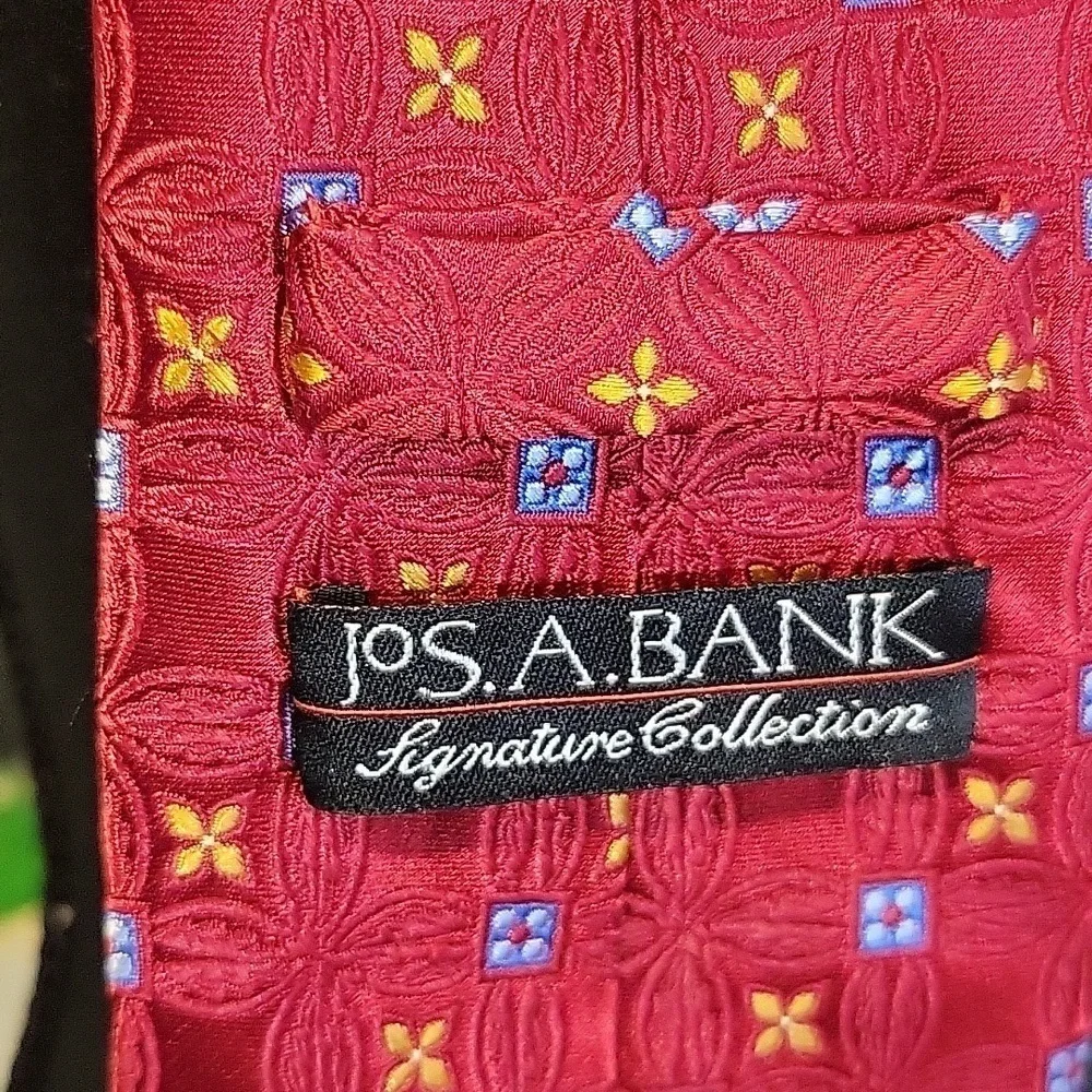 Jos. A. Bank signature collection red, yellow, blue men's tie 100% silk - Picture 3 of 4